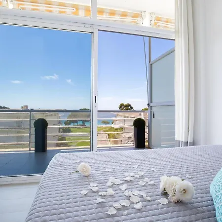 Magnifico Renovado En Primera Linea De Playa Con Terraza, Piscina Y Parking, - Es-228-109 Apartment
