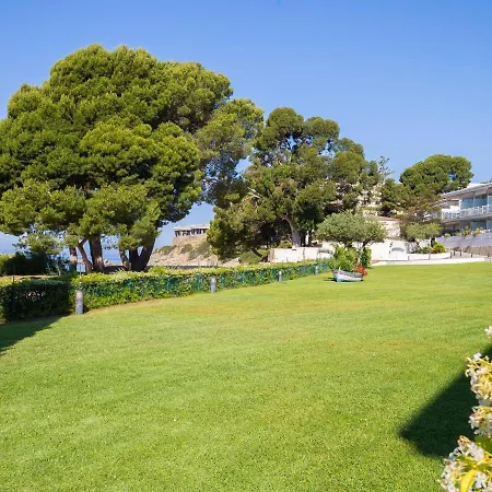 Magnifico Renovado En Primera Linea De Playa Con Terraza, Piscina Y Parking, - Es-228-109 Roses