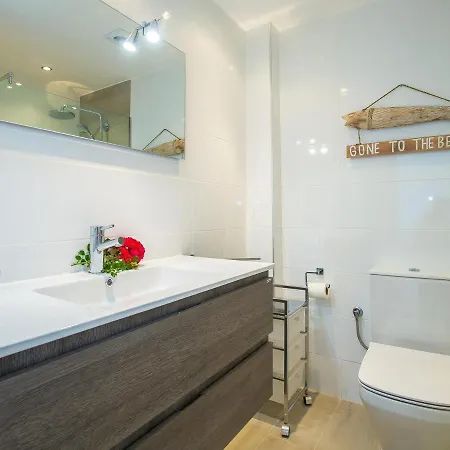 Magnifico Renovado En Primera Linea De Playa Con Terraza, Piscina Y Parking, - Es-228-109