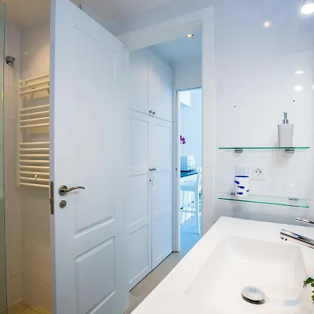 Magnifico Renovado En Primera Linea De Playa Con Terraza, Piscina Y Parking, - Es-228-109 Apartment Roses