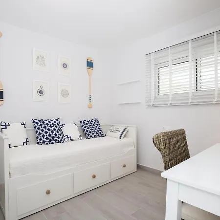 Magnifico Renovado En Primera Linea De Playa Con Terraza, Piscina Y Parking, - Es-228-109 Apartment